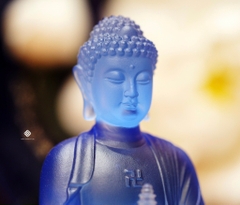 Tượng Đức Phật Dược Sư cầm bảo tháp lưu ly xanh dương 12.5cm