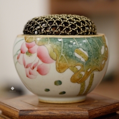 Lư gốm vẽ tay liên hoa