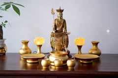 Ban thờ đồng vàng