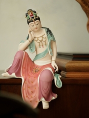 Tượng Quán Tự Tại Bồ tát vẽ màu 30cm