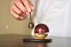 Chuông Nhật ngọc hồng lựu