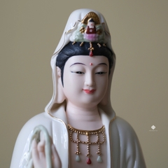 Tượng gốm Quan Âm Bồ tát vẽ màu