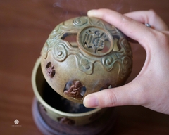 Lư đồng lối vào thiền môn