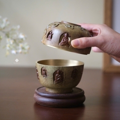 Lư đồng lối vào thiền môn