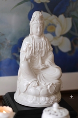 Tượng Bồ tát Dương Liễu Quán Âm sứ trắng 30.5cm