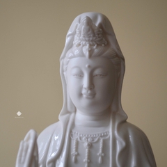 Tượng Bồ tát Dương Liễu Quán Âm sứ trắng 30.5cm