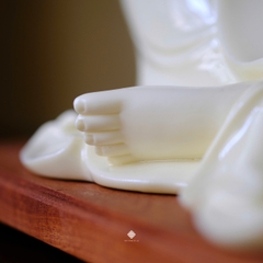 Tượng Quan Âm liên hoa sứ vàng
