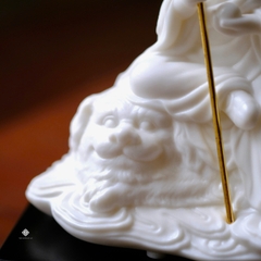 Tượng Địa Tạng Bồ tát cưỡi Đế Thính sứ trắng mini