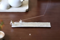 Lư thiếc thanh đình ỷ hoa