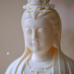 Tượng Quan Âm Bồ Tát sứ vàng 29.7cm