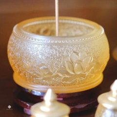 Ban thờ hoa sen lưu ly vàng tinh giản