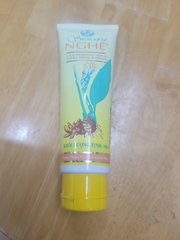 Sữa rửa mặt hạt nghệ