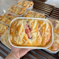 Bánh mì siêu mềm nhân dâu