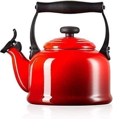 Ấm đun nước thổi sáo Le Creuset Wasserkessel Trandition 2.1 lít Kirsch (Xách tay Đức giá gốc)