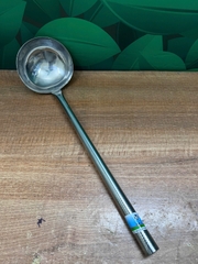 Muôi canh cán dài