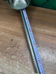 Gáo inox cán dài phi 18cm