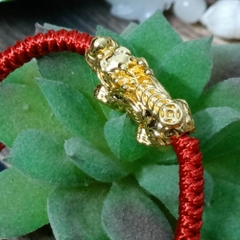 Vòng tay Tỳ hưu vàng si handmade chỉ đỏ phong thuỷ dây sáp