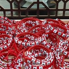 Vòng tay HandMade chỉ đỏ may mắn đính đá hoa nhiều màu