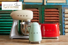 Máy nướng bánh mì SMEG TSF01RDEU 2 lát màu đỏ — ảnh minh họa sản phẩm trong không gian sử dụng của hãng