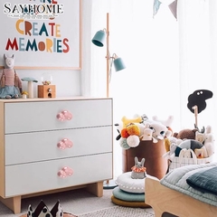 Núm tủ hiện đại màu vàng, hồng và xanh dương SH5555