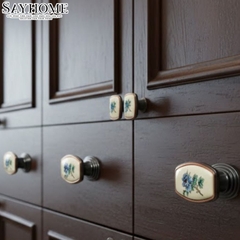 Núm tủ tân cổ điển vintage gốm sứ hoa văn hai màu vàng gold và đồng đen SH9024