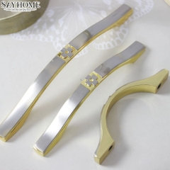 Tay nắm tủ tân cổ điển màu vàng gold bề mặt inox SH9413