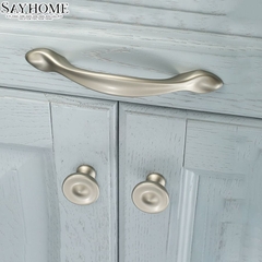 Tay nắm tủ hiện đại màu đen và màu bạc SH8890