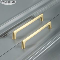 Tay nắm tủ hiện đại màu vàng xước SH5581