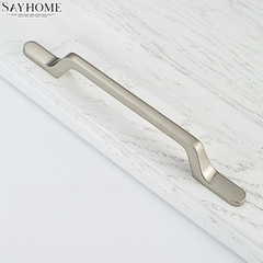 Tay nắm tủ hiện đại màu bạc SH8895