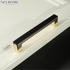 Tay nắm tủ hiện đại màu đen vàng gold SH8994