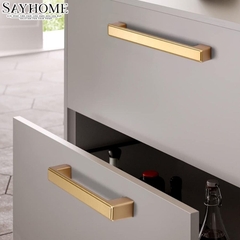 Tay nắm tủ hiện đại màu vàng gold SH2802