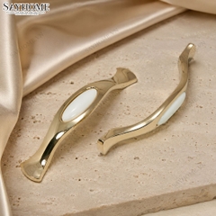 Tay nắm tủ tân cổ điển Vintage màu vàng gold mặt sứ trắng SH5588