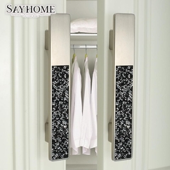 Tay nắm tủ hiện đại màu inox khảm đá SH8971