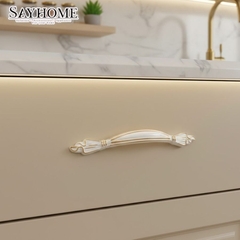 Tay nắm tủ cổ điển màu trắng ngọc trai SH9340