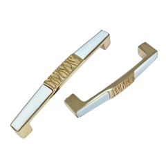 Tay nắm tủ tân cổ điển màu vàng gold mặt sứ trắng SH2808