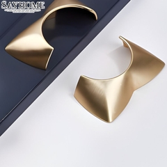 Tay nắm tủ tân cổ vintage bán nguyệt màu vàng gold SH8991