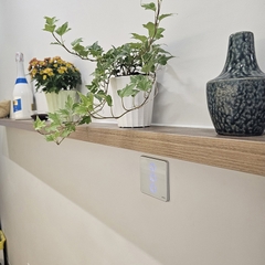 Công tắc cảm ứng nhà thông minh FPT Smart Home Athena vuông màu trắng 3 nút
