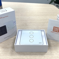 Công tắc cảm ứng nhà thông minh FPT Smart Home Athena vuông màu trắng 3 nút