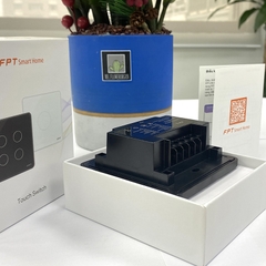 Công tắc cảm ứng nhà thông minh FPT Smart Home Athena vuông màu đen 4 nút