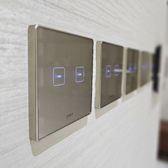 Công tắc cảm ứng nhà thông minh FPT Hera vuông 2 nút màu vàng
