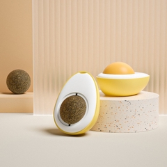 Đồ chơi cỏ mèo dán tường