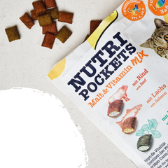 150gr -Malt Vitamin Mix -Nutri Pocket Gimcat - Bánh thưởng giòn có nhân vị Thịt Bò, Cá Hồi, Cỏ Mèo