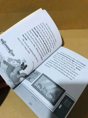 G𝐄𝐎𝐑𝐆𝐄 𝐁𝐑𝐎𝐖𝐍 𝐂𝐋𝐀𝐒𝐒 𝐂𝐋𝐎𝐖𝐍 - 𝟏𝟗 𝐓𝐀̣̂𝐏 George Brown, Class Clown là một bộ truyện hài hước và đầy thú vị dành cho thiếu nhi, được viết bởi Nancy Krulik. Câu chuyện xoay quanh nhân vật chính George Brown, một cậu bé với tính cách vui nhộn và những tình huống dở khóc dở cười ở trường học.