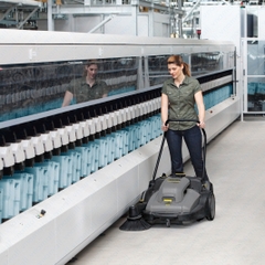 Xe quét rác đẩy tay Karcher KM 70/30 C BP Pack ADV thương hiệu Đức