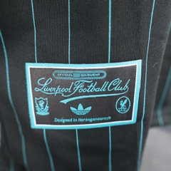 Áo Thun Liverpool 2025 ( Terrace Icons Đen )