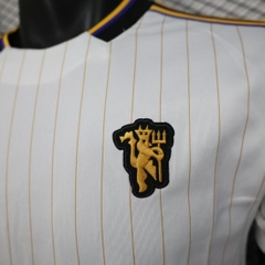 Áo Thun MU 2025 ( Terrace Icons Trắng )