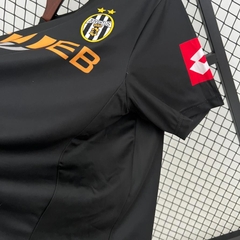 Retro Juventus 2001/2002 ( Sân Khách )