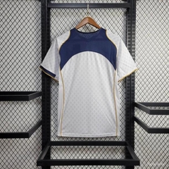 Retro Bồ Đào Nha 2004 ( Sân Khách )