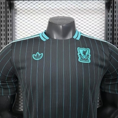 Áo Thun Liverpool 2025 ( Terrace Icons Đen )