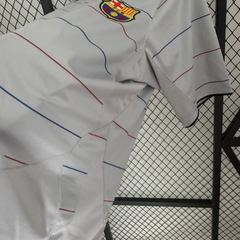 Retro Barcelona 2003/2004 ( Sân Khách )